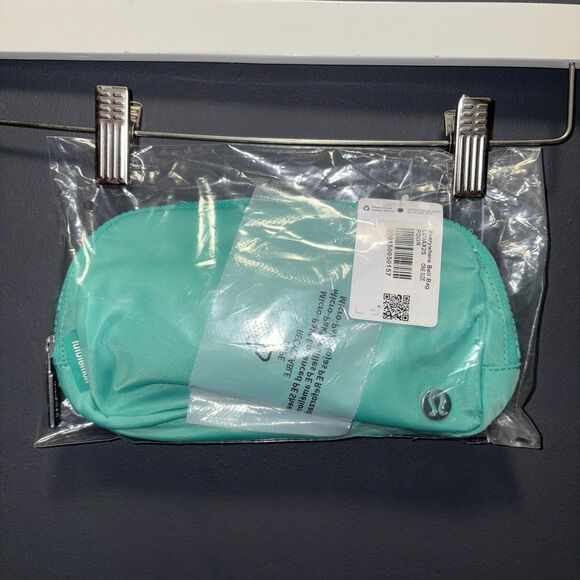 NWT Lululemon Everywhere Belt Bag 1L Paradise Green PDGR LU9AX2S - Picture 1 of 9